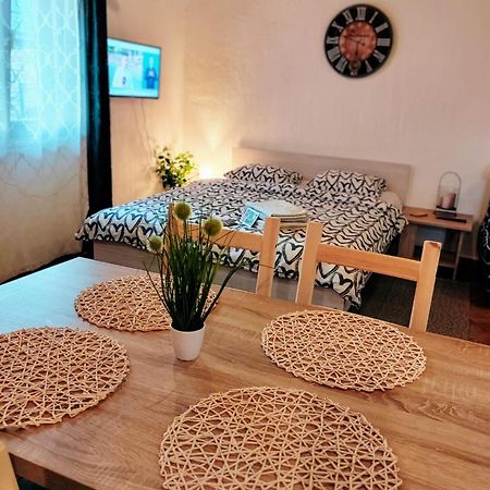 Studio Apartman Buteo Jastrebarsko Exterior photo