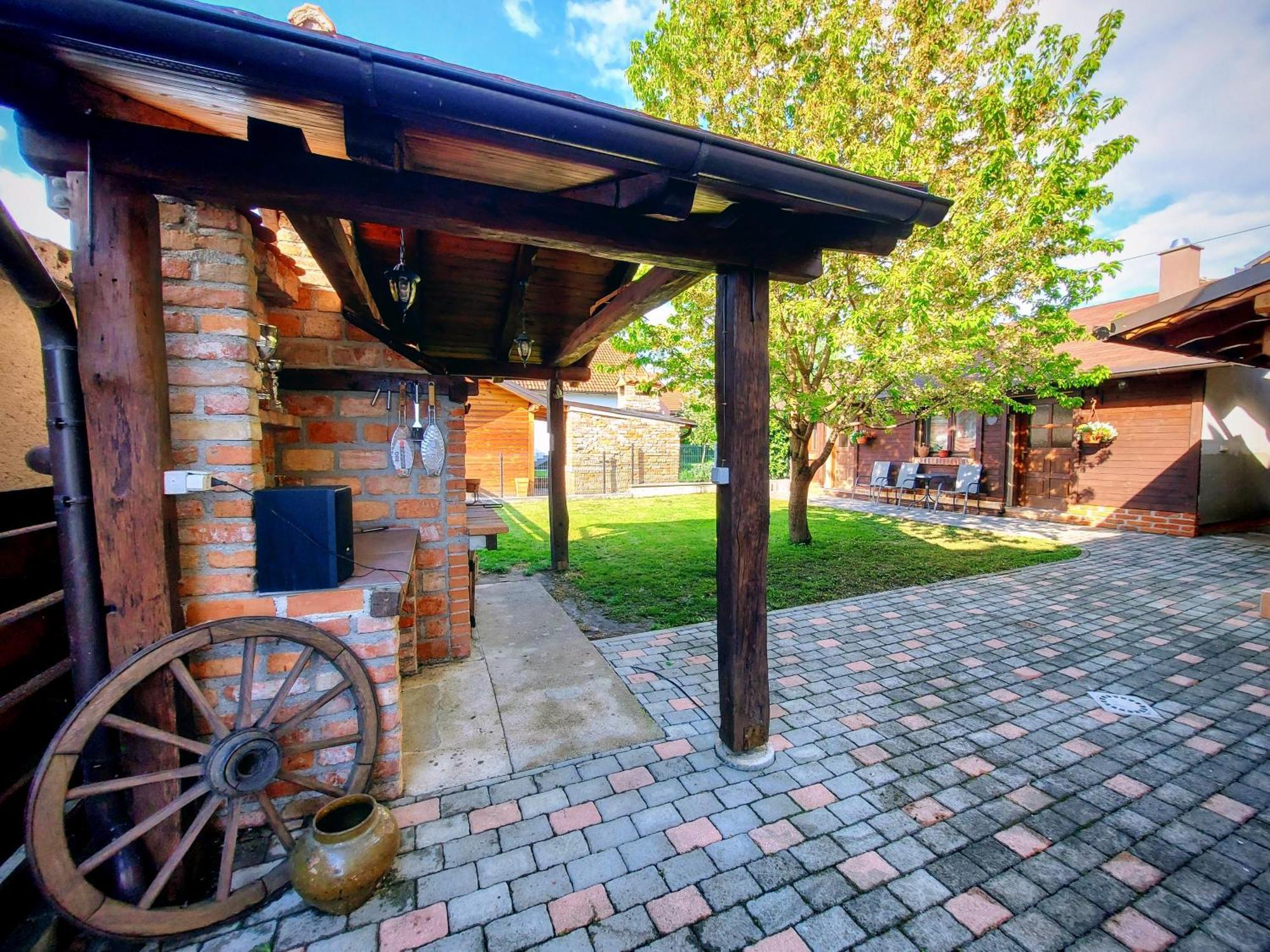 Studio Apartman Buteo Jastrebarsko Exterior photo